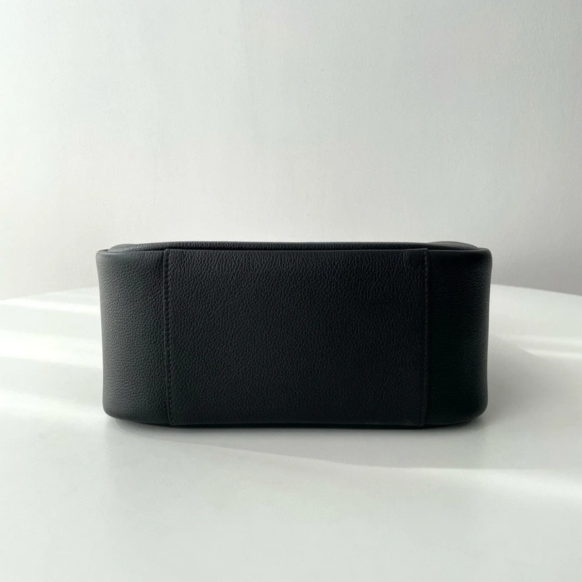 YVES SAINT LAURENT LE 5 À 7 BEA – BAG IN FINEST GRAINED LEATHER