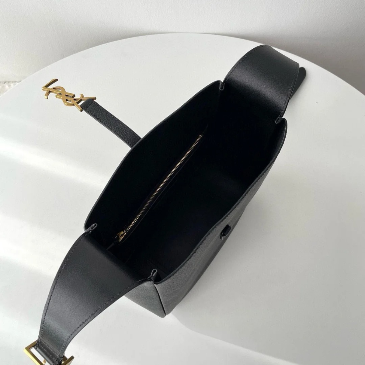 YVES SAINT LAURENT LE 5 À 7 BEA – BAG IN FINEST GRAINED LEATHER