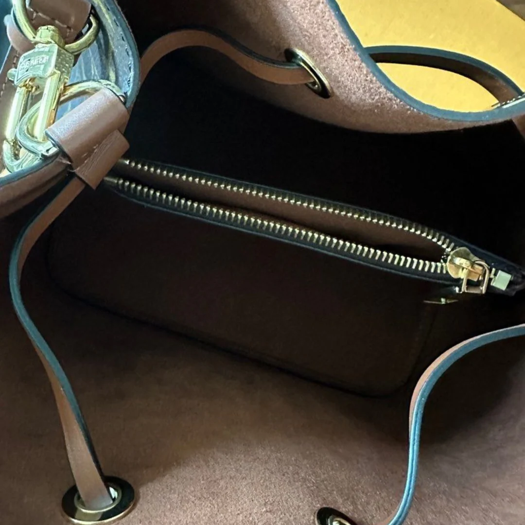 NÉONOÉ MM BAG BY LOUIS VUITTON
