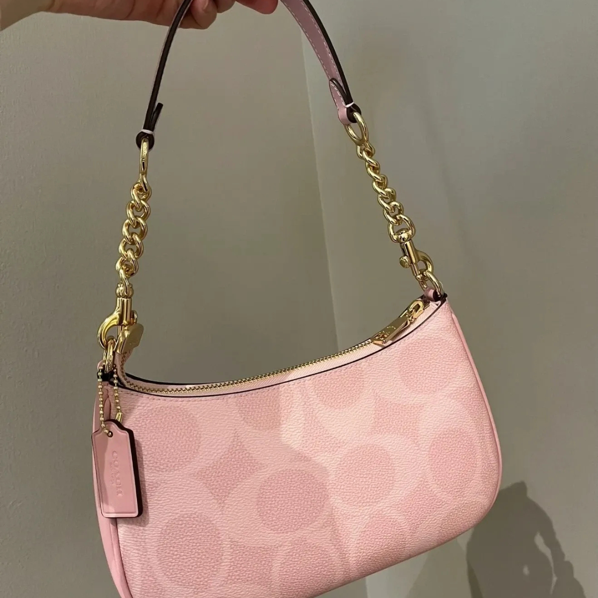 COACH TERI SHOULDER BAG IN SIGNATURE CANVAS PINK
