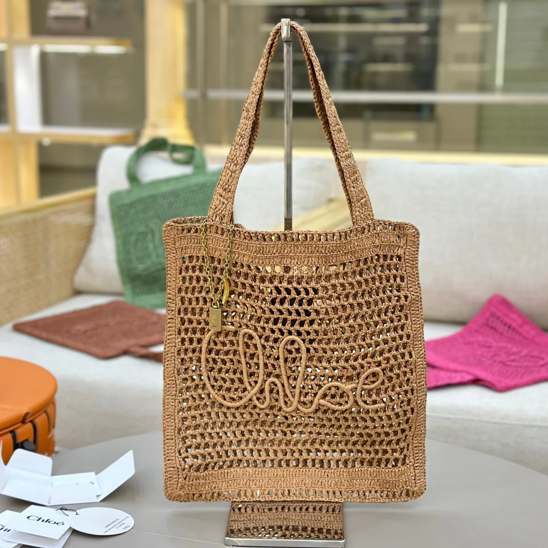 CHLOÉ SUMMER BANANA BAG IN RAFFIA