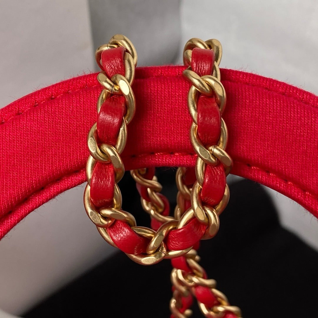 CHANEL MATELASSÉ HANDBAG IN RED CANVAS