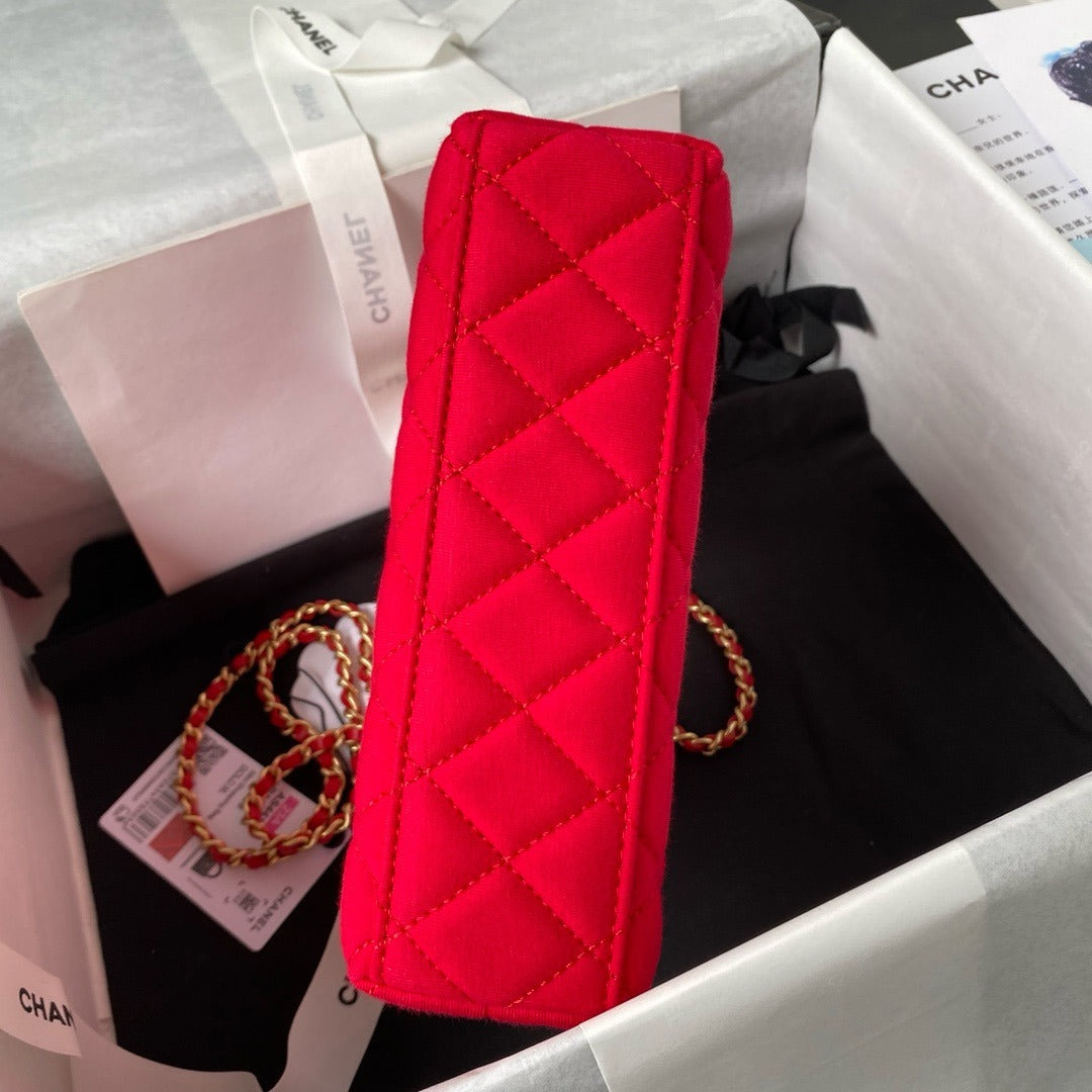 CHANEL MATELASSÉ HANDBAG IN RED CANVAS